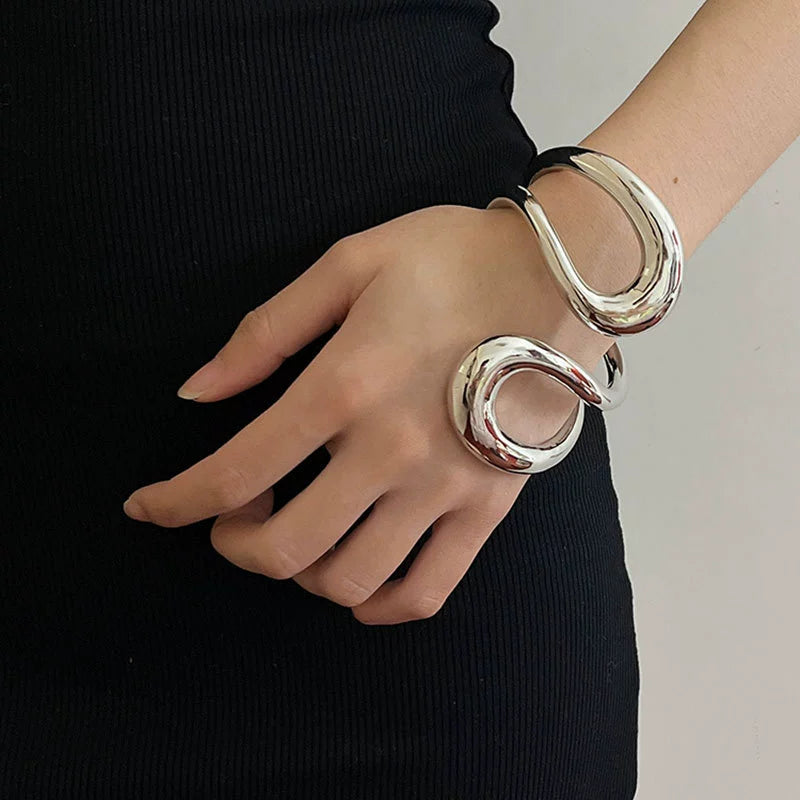 Hand bracelet