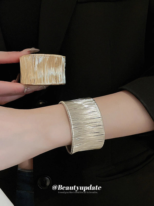 Hand bracelet