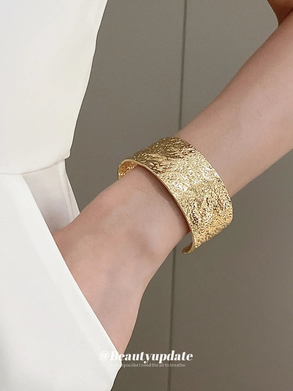 Hand bracelet