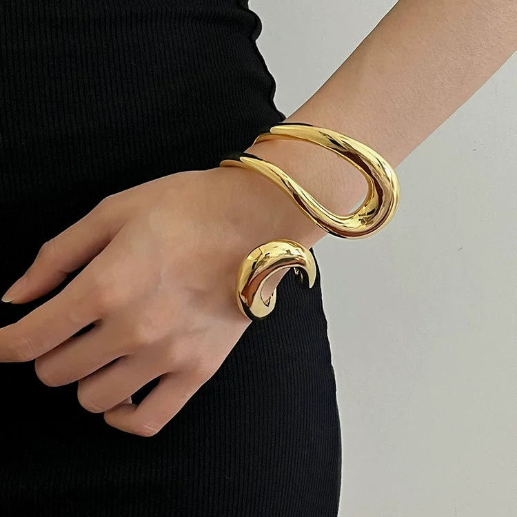 Hand bracelet