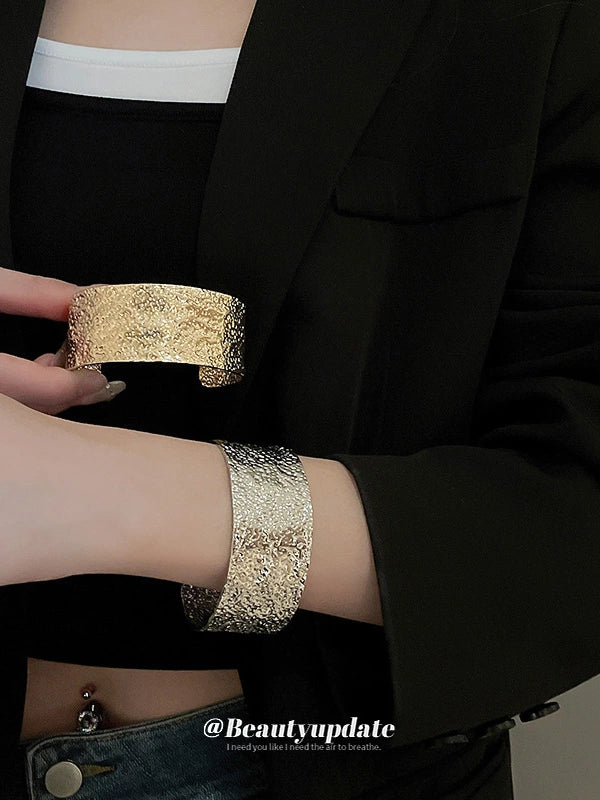 Hand bracelet