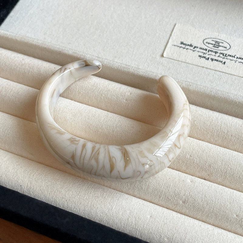 Hand bracelet
