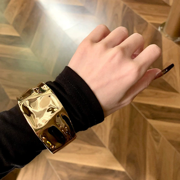 Hand bracelet