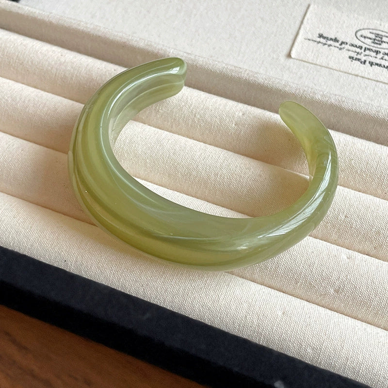 Hand bracelet
