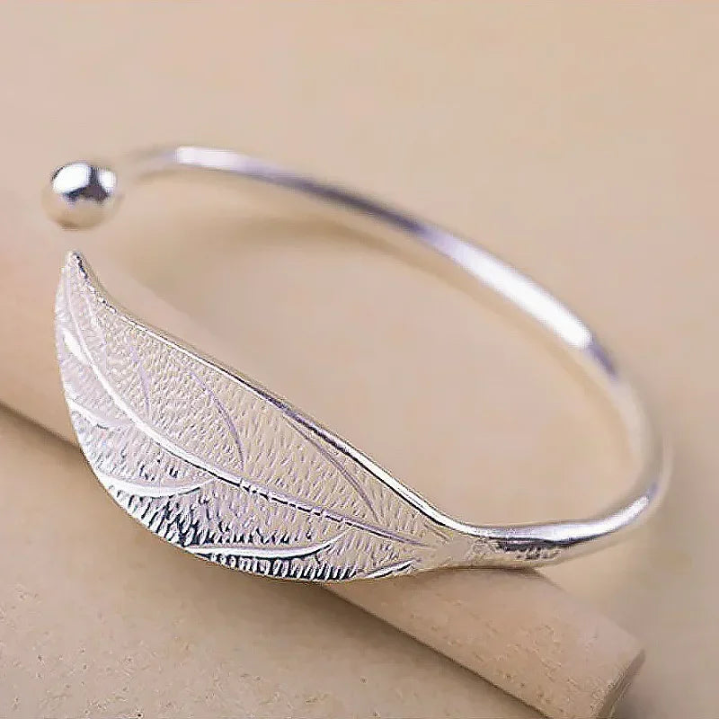 Hand bracelet