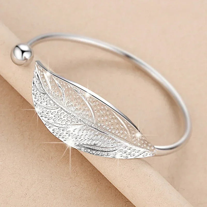 Hand bracelet