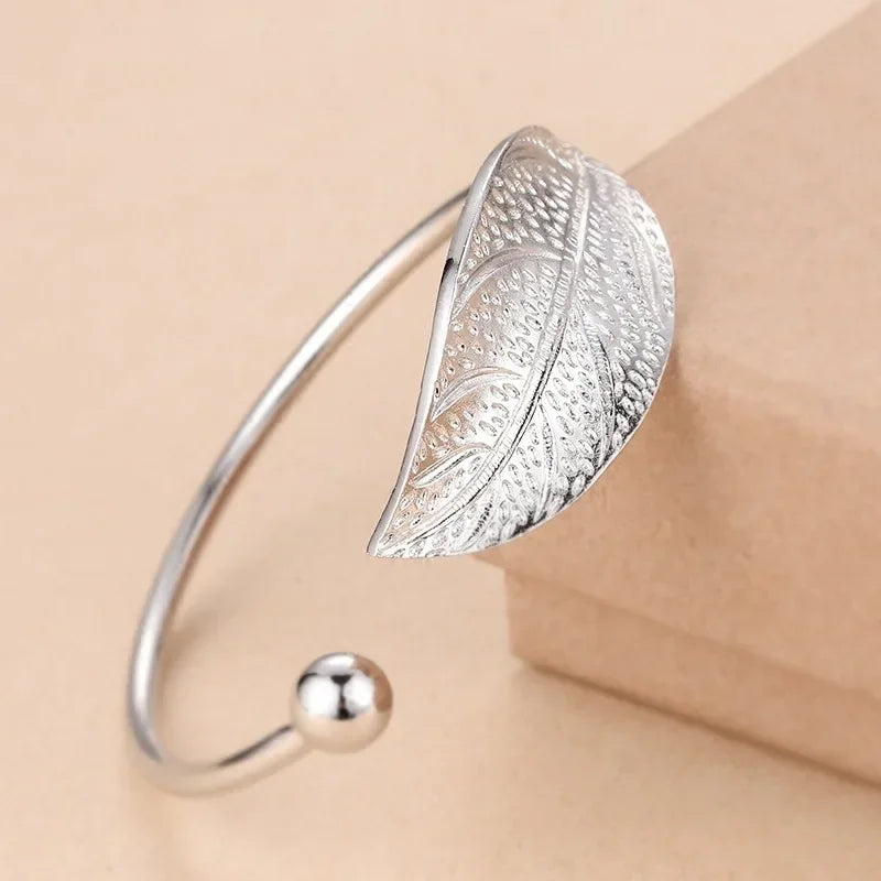 Hand bracelet