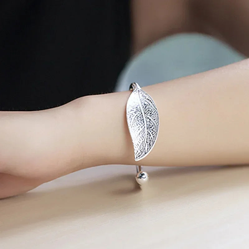 Hand bracelet