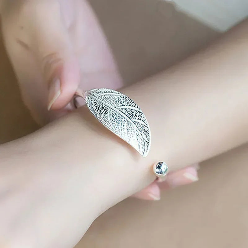 Hand bracelet