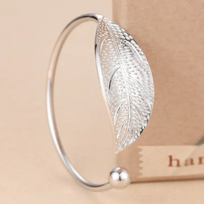 Hand bracelet