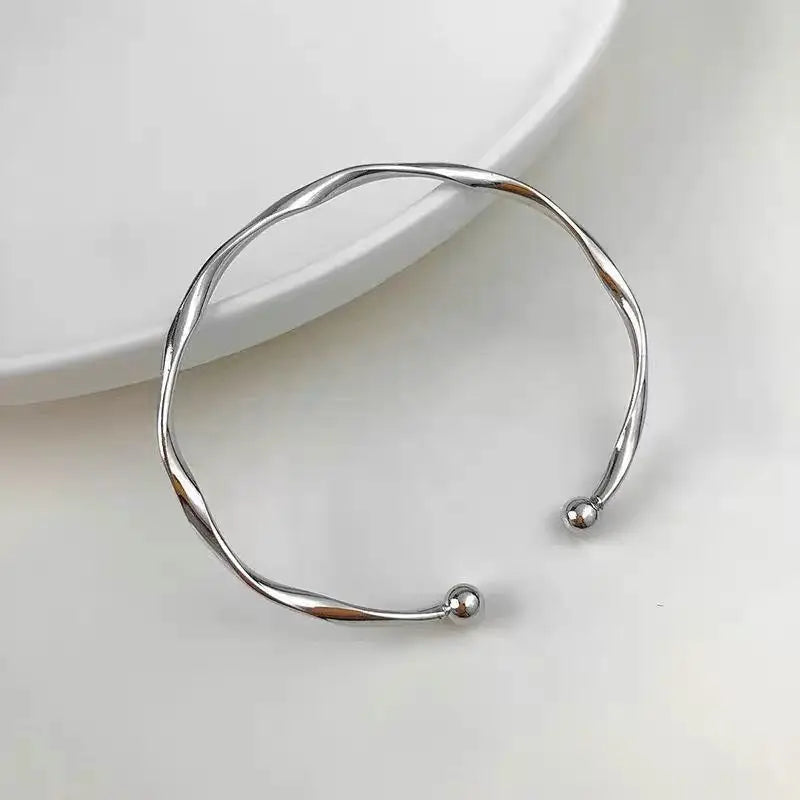 Hand bracelet