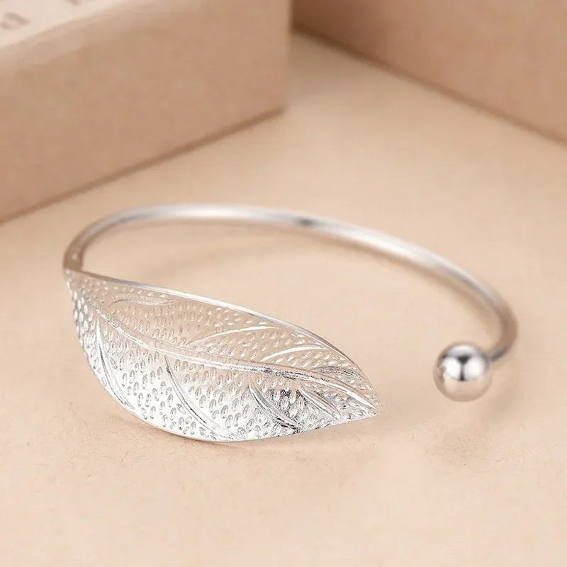 Hand bracelet